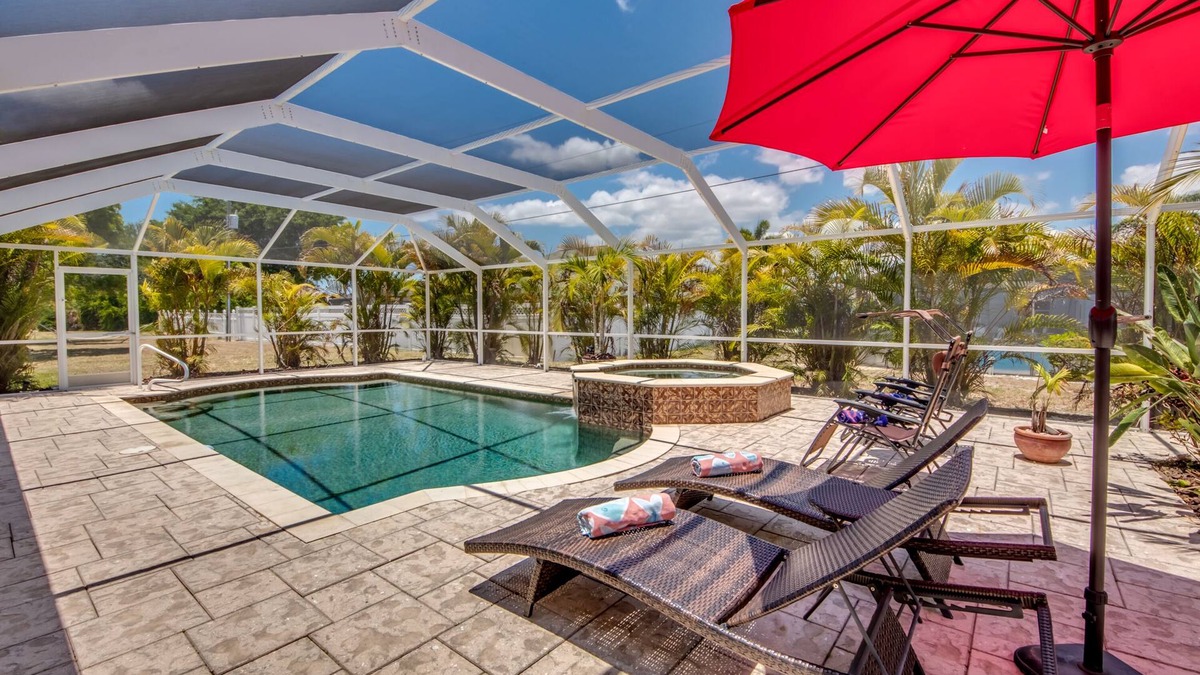 Fort Myers Villa | Happy Cape 11