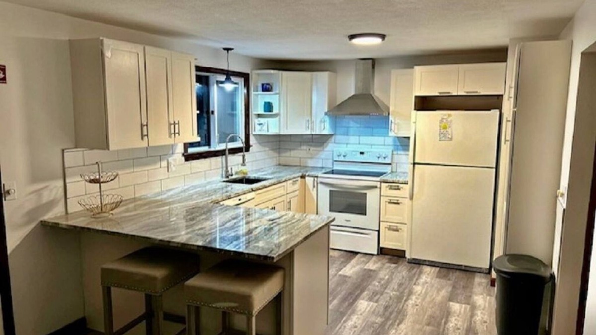 Forestdale House | HAPPY ESCAPE a super comfy cozy space in a quiet intimate setting.