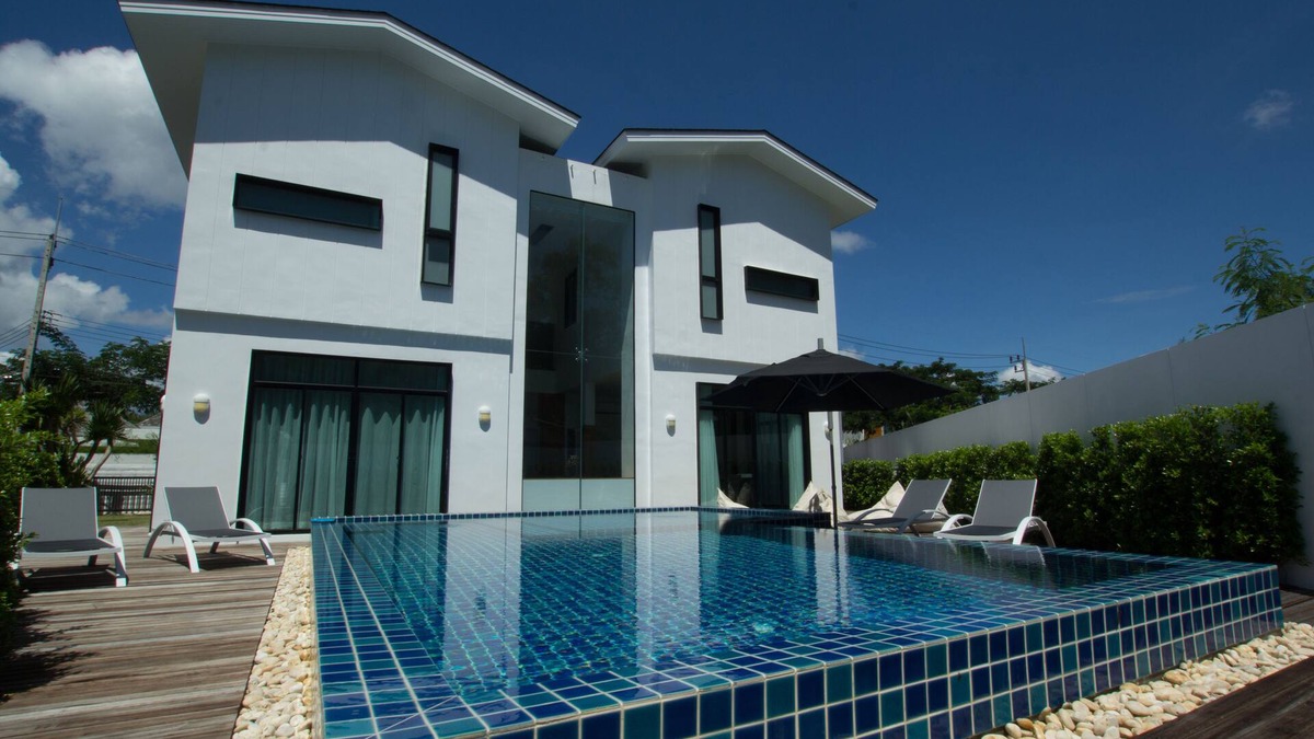 Chalong Villa | Happy Family Villa
