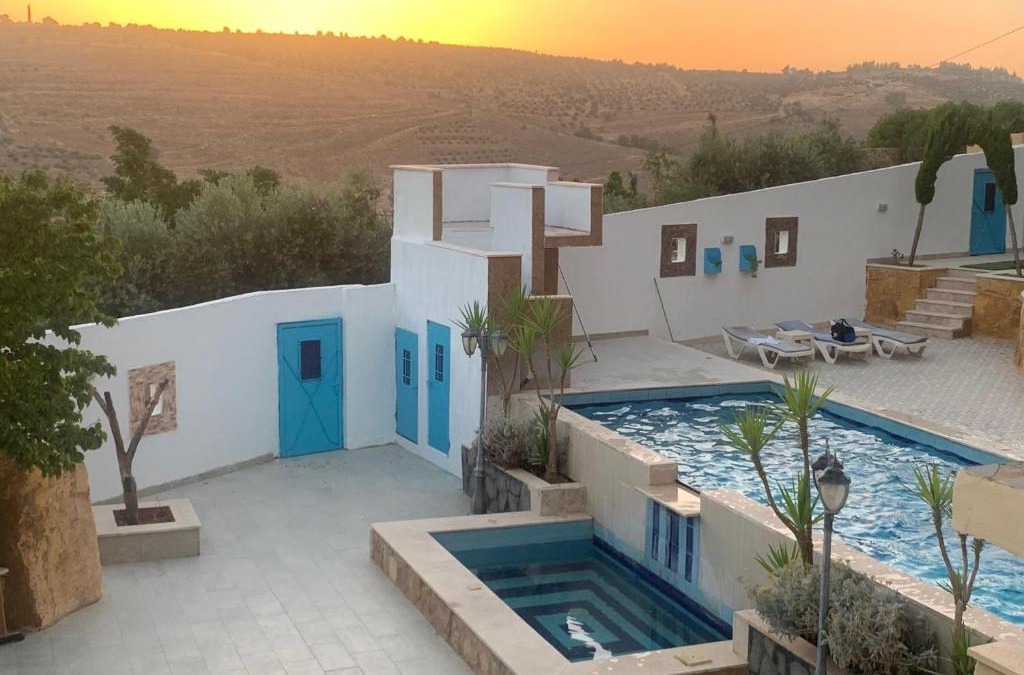 Suwailih Ski Chalet | Happy Feet chalet المزرعة السعيدة