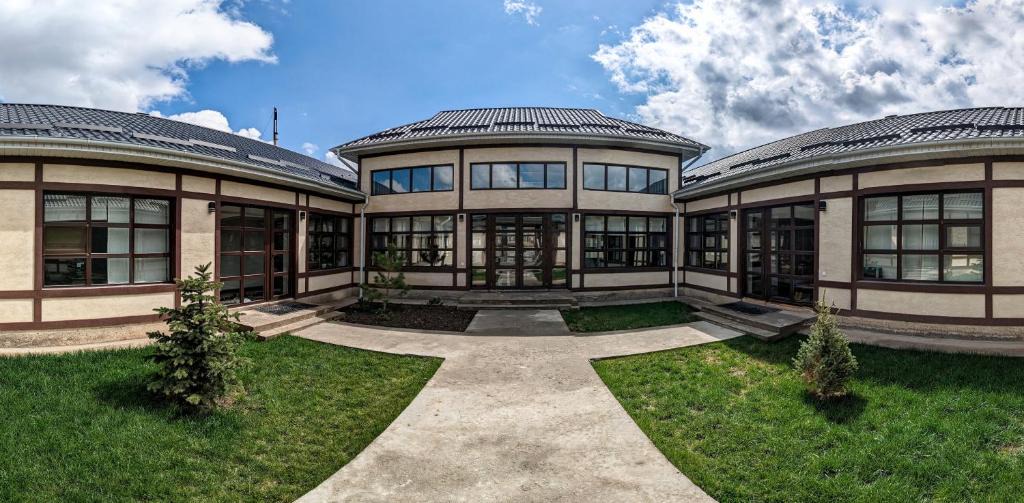 Chuy Province House | Happy Flower Guesthouse