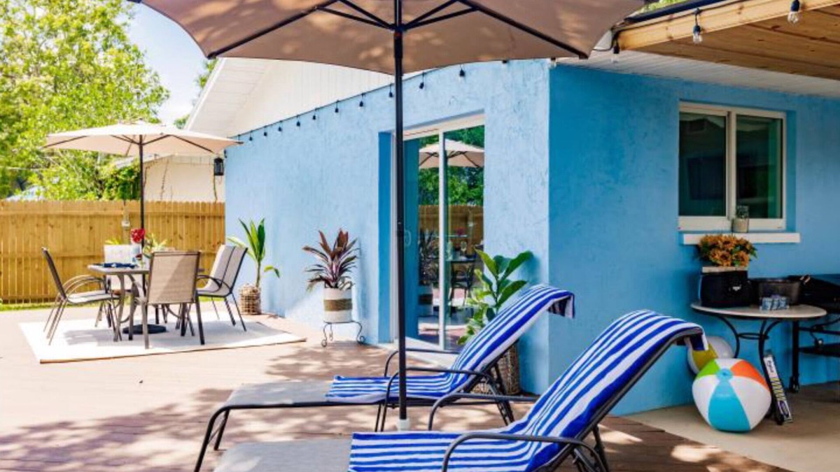 Venice Groves House | HAPPY FUN BLUE HOUSE for 8 people kids, pets friendly, 3 miles from the beach🏖️