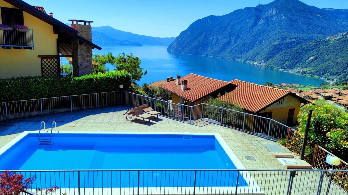 Riva di Solto Apartment | Happy Guest Apartments Lake Panorama and Pool