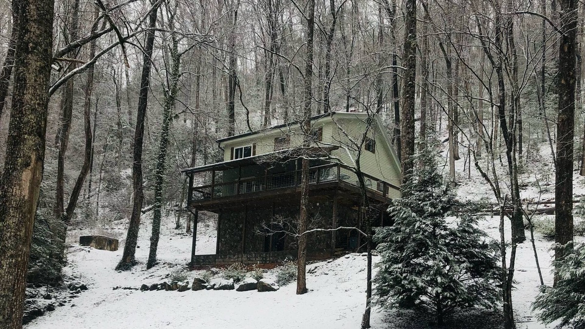 Helen House | Happy Hollow Getaway