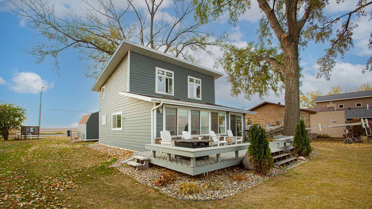 Watertown Cabin | Happy Home 4 bedroom cabin on Lake Kampeska