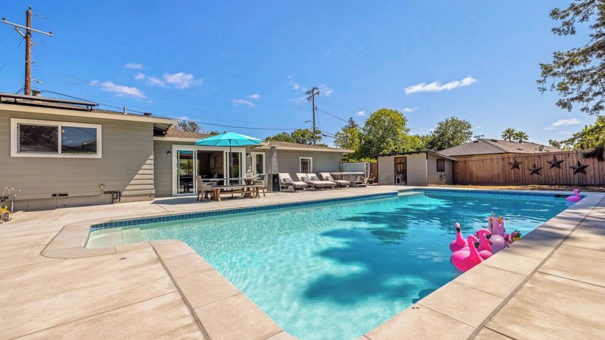 Santa Rosa House | Happy House Getaway – Pool, Hot Tub & Chef’s Kitchen in Wine Country
