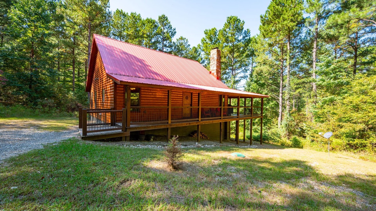 Broken Bow Cabin | Happy Ours-Hot tub, wood burning fireplace, firepit