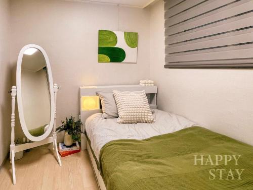 Seongnae-dong Apartment | HAPPY STAY in seoul near kspo dome, #LotteTower #FreeParking #7NightsAirportPickup #GroupStay #DDP #Jongno #6PeopleAccommodation #8MinFromDunchonStation