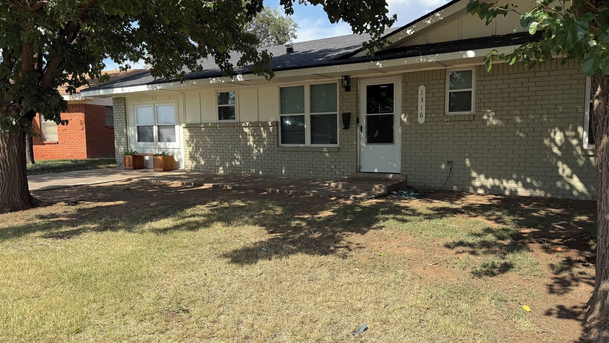 Plainview House | Happy Trails on Navajo Trail