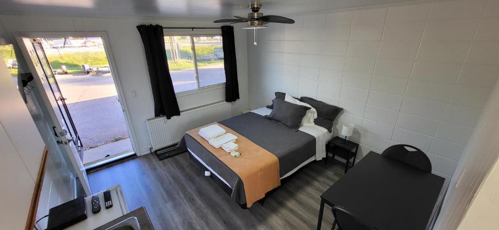 Severn Hotel | Happyland Inn