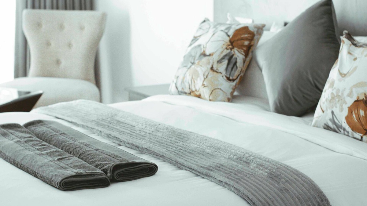 Harare Apartment | Harare Deluxe Homes- Grey-SuitenSelf contained studio with workspace and wifi