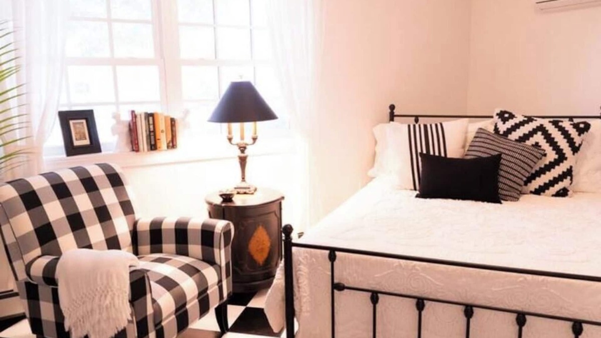Pepin Apartment | Harbor Hill Inn Cottage - River Walk Suite