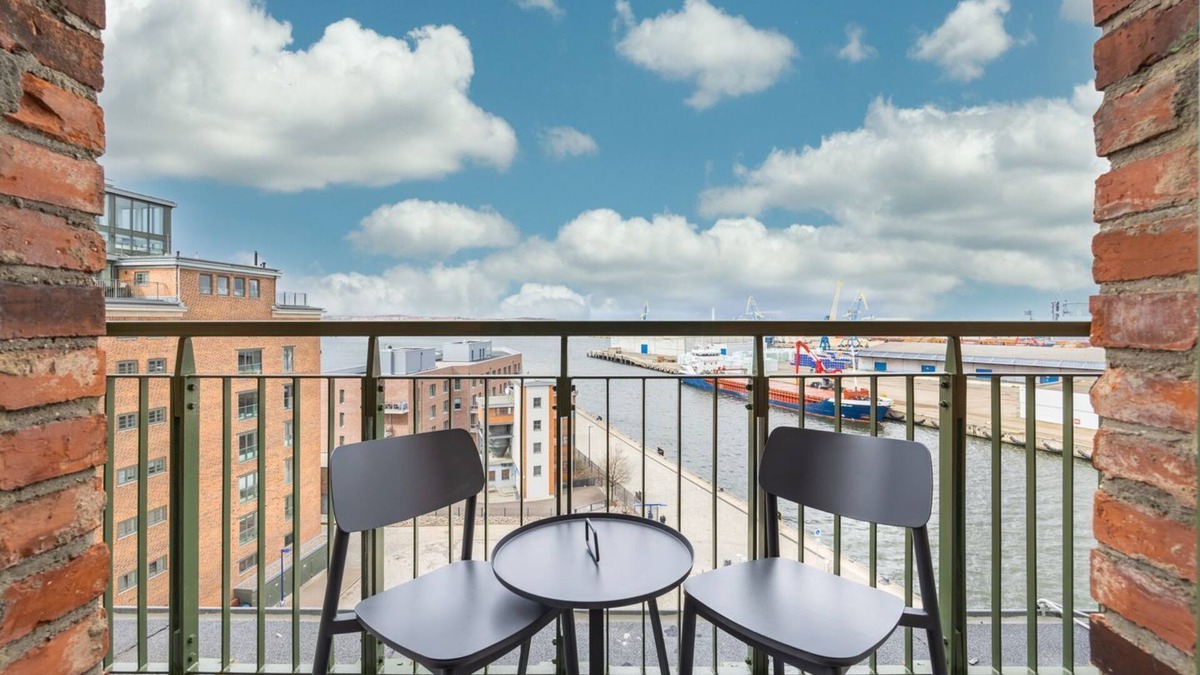 Wismar Apartment | Harbor residence with gallery bedroom, roof terrace and unique harbor view