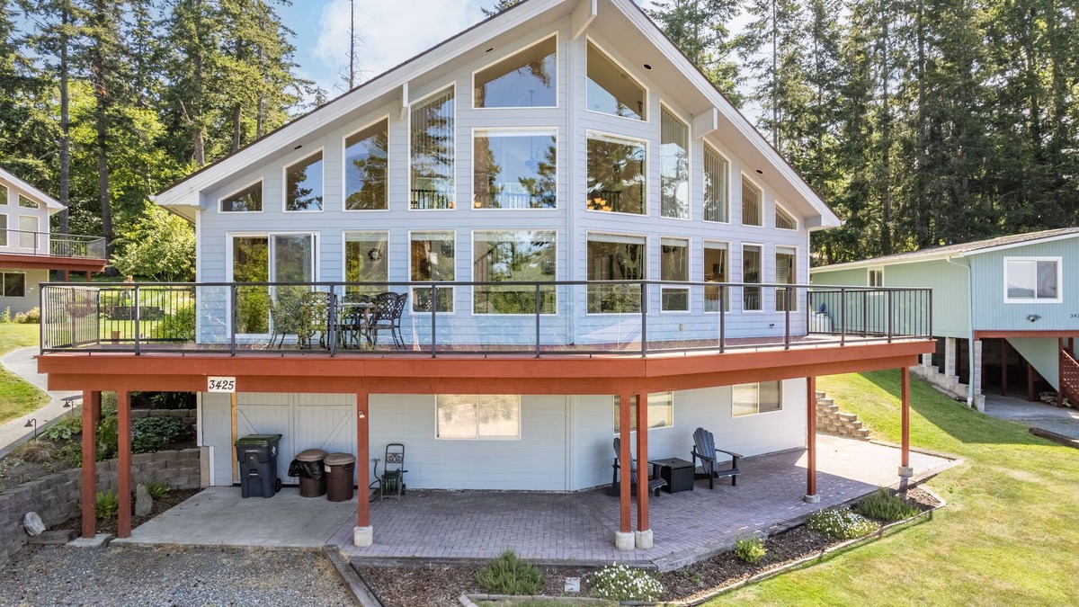 Langley House | Harborview Getaway by AvantStay | Walk to Beach