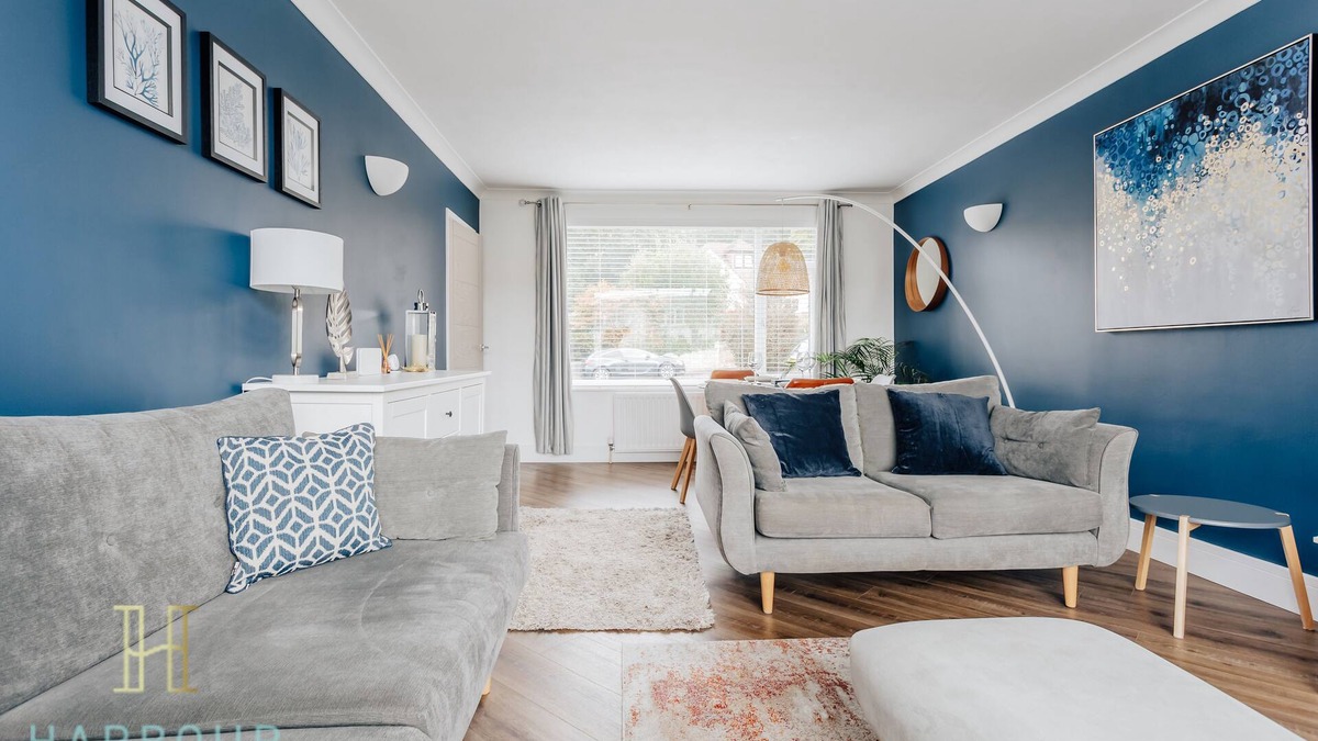 Poole Apartment | Harbour Escapes | Contemporary 2 bed apartment near Ashley Cross