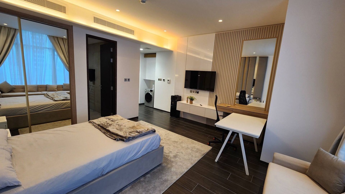 Sakhir House | "Harbour Haven: Stylish Studio in Financial Hub"