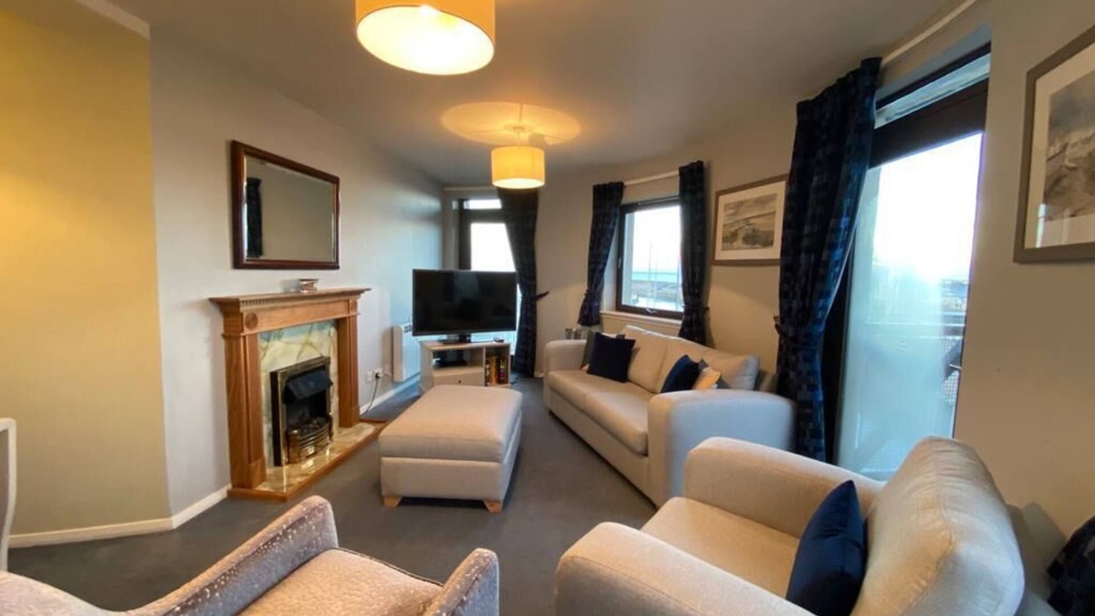 Nairn Apartment | Harbour View, 50m to the Beach and free Parking!