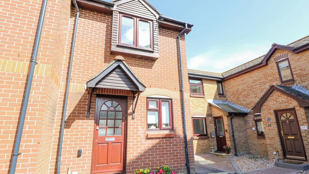 Poole Cottage | HARBOUR VIEW POOLE, family friendly, country holiday cottage in Poole
