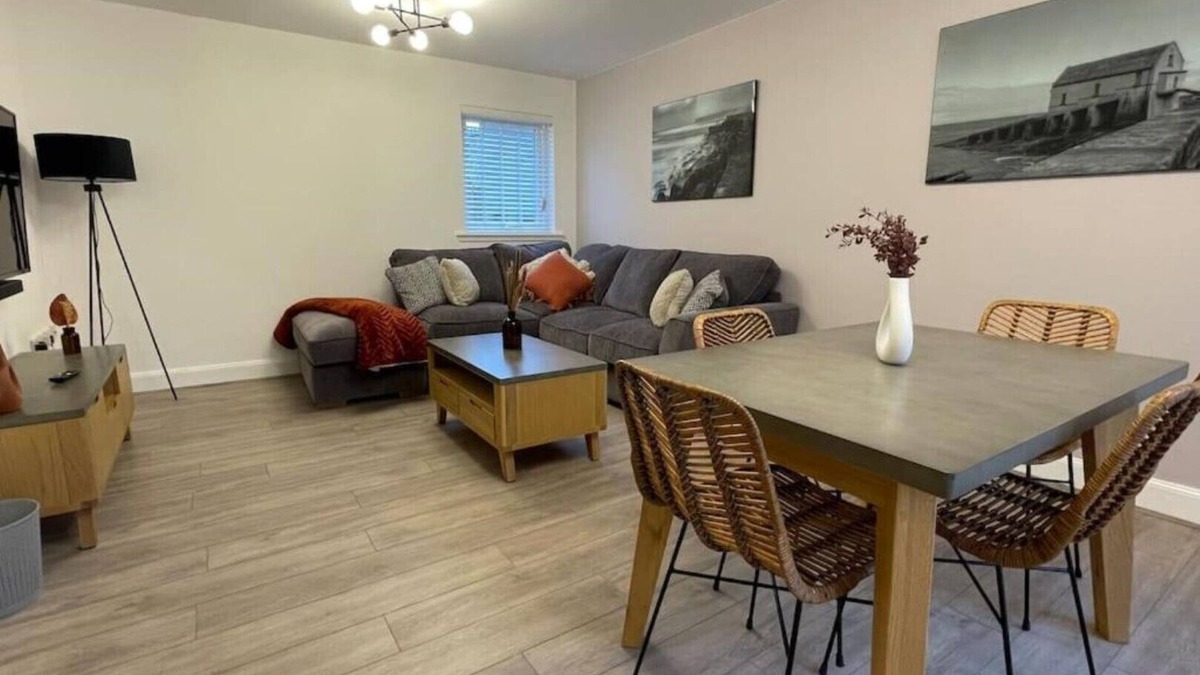 Wick House | Harbourside, Luxury Two Bedroom Townhouse with Bike store – Sleeps 6