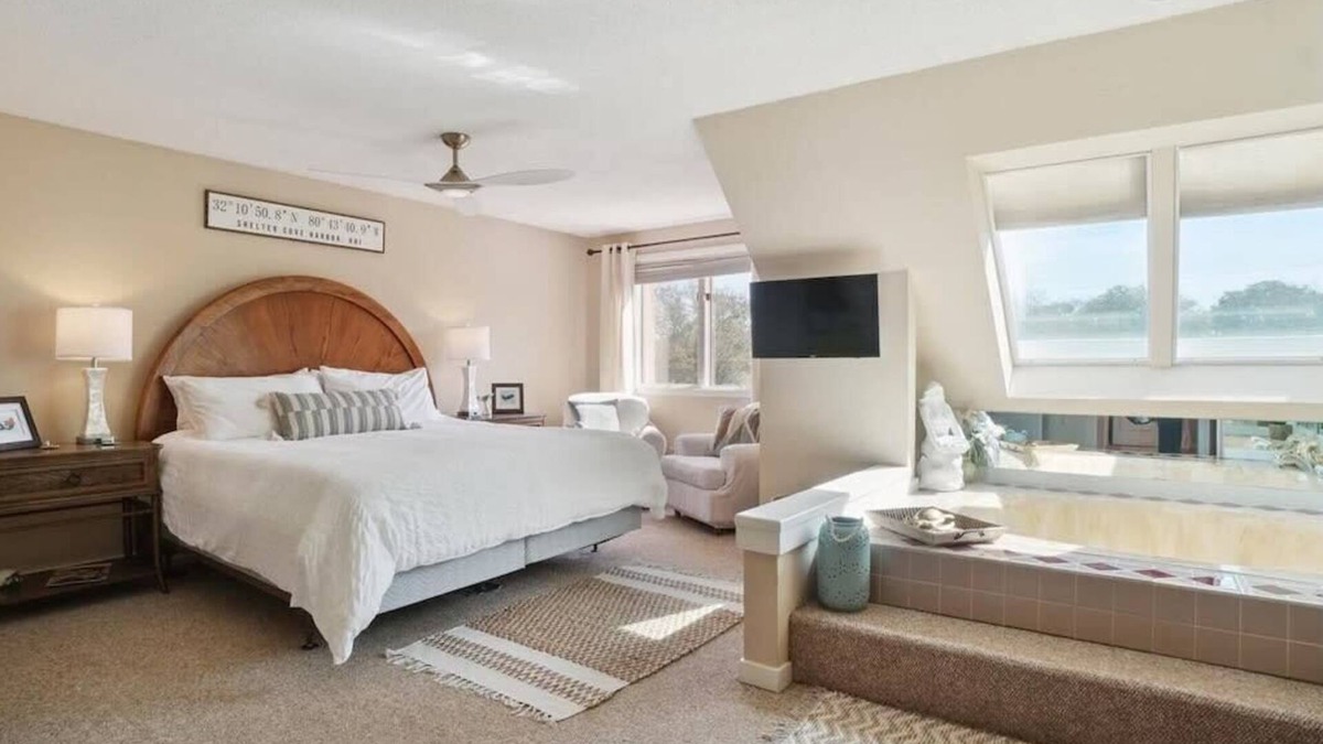 Shelter Cove Villa | Harbourside | Steps to Shops, Dining & Marina