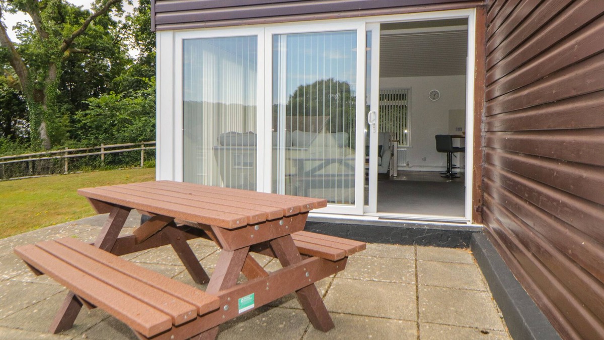 Heligan Cottage | HARCOMBE HOUSE BUNGALOW 4, family friendly, with pool in Chudleigh
