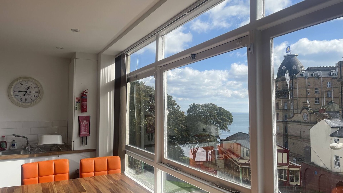 Scarborough City Centre Apartment | Harcourt Place - Apartment 2 - Seaview - Sleeps 5