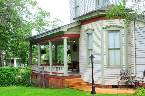 Nacogdoches Bed & Breakfast | Hardeman House Bed and Breakfast