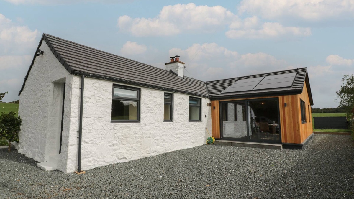 Castle Douglas House | HARDHILLS COTTAGE, family friendly, with hot tub in Castle Douglas