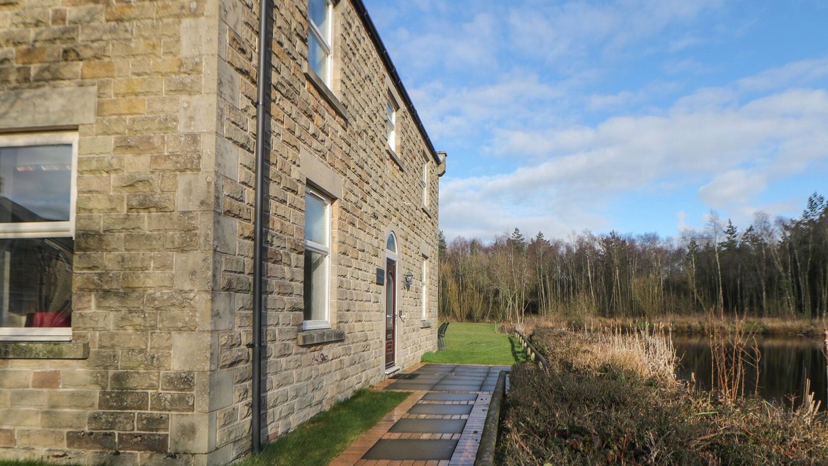 Beeley Cottage | HARDWICK, family friendly, character holiday cottage in Two Dales