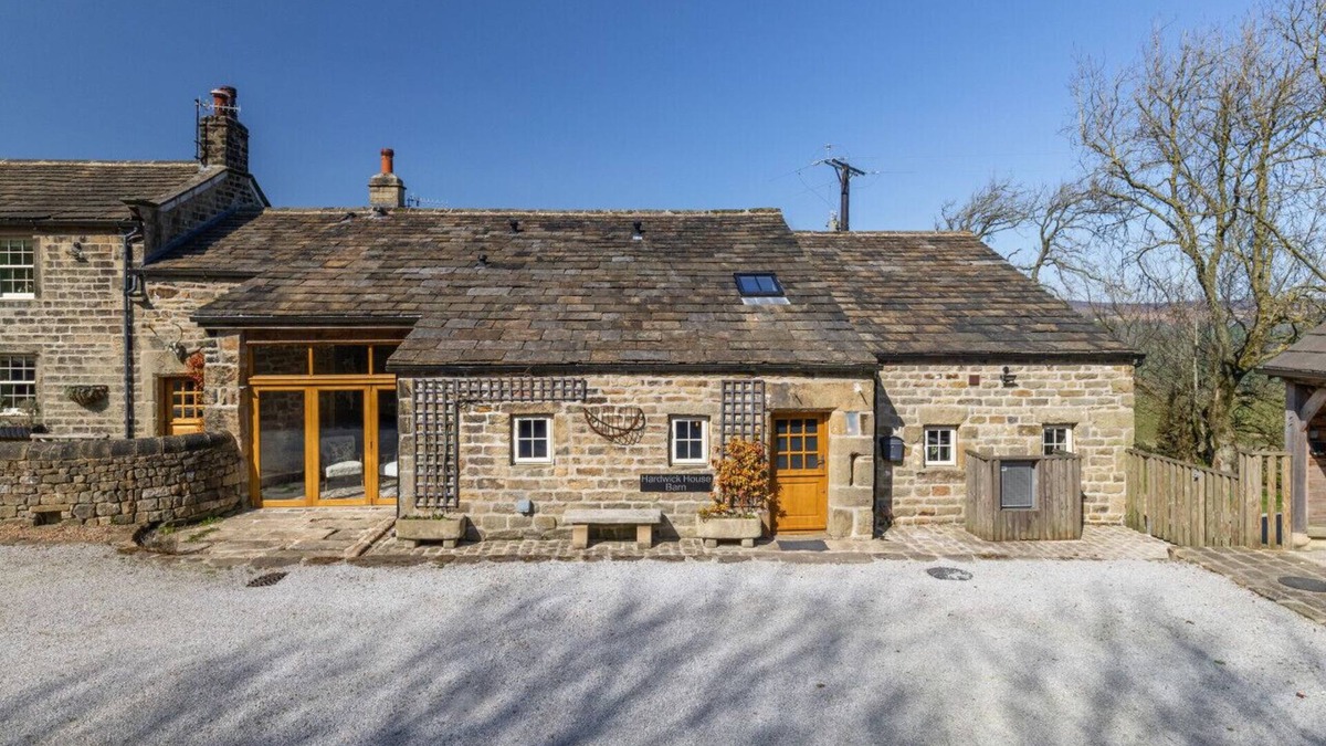 Ilkley House | Hardwick House Barn - Three Bedroom House, Sleeps 6