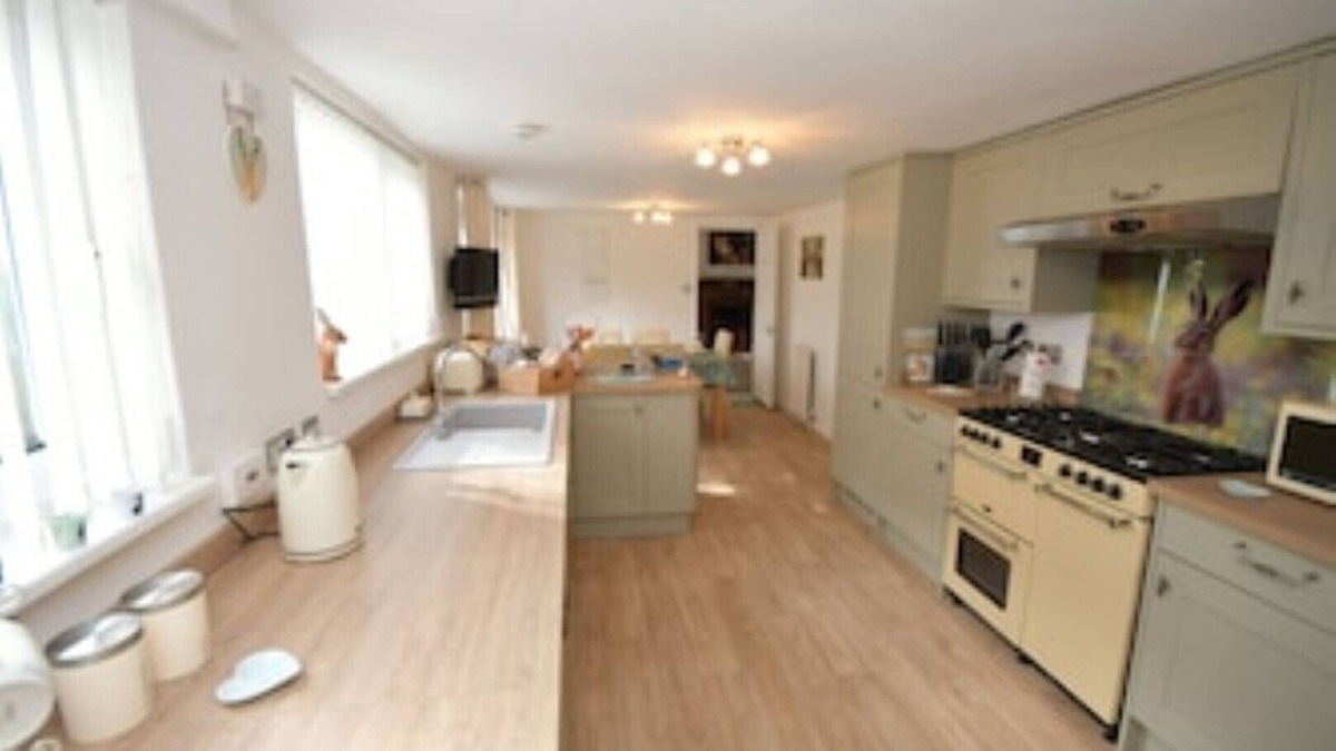 Woodhall Spa House | Hare Lodge - Spacious 2 Bedroom Attached Bungalow With Parking and Garden