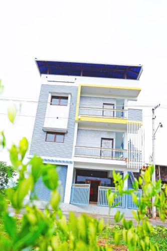 Huliyarahalli Hotel | Hari Chitta Comforts