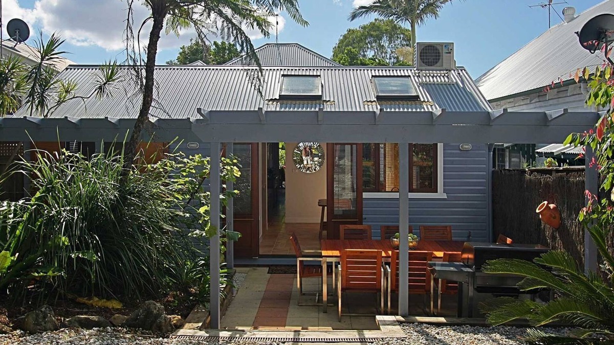 Byron Bay Cottage | Harkaway - charming cottage in central Byron Bay