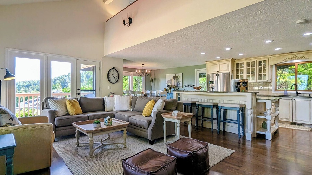 Sherwood House | Harmony Estate - Close to Portland and Wine Country Enjoy Your Peaceful Retreat