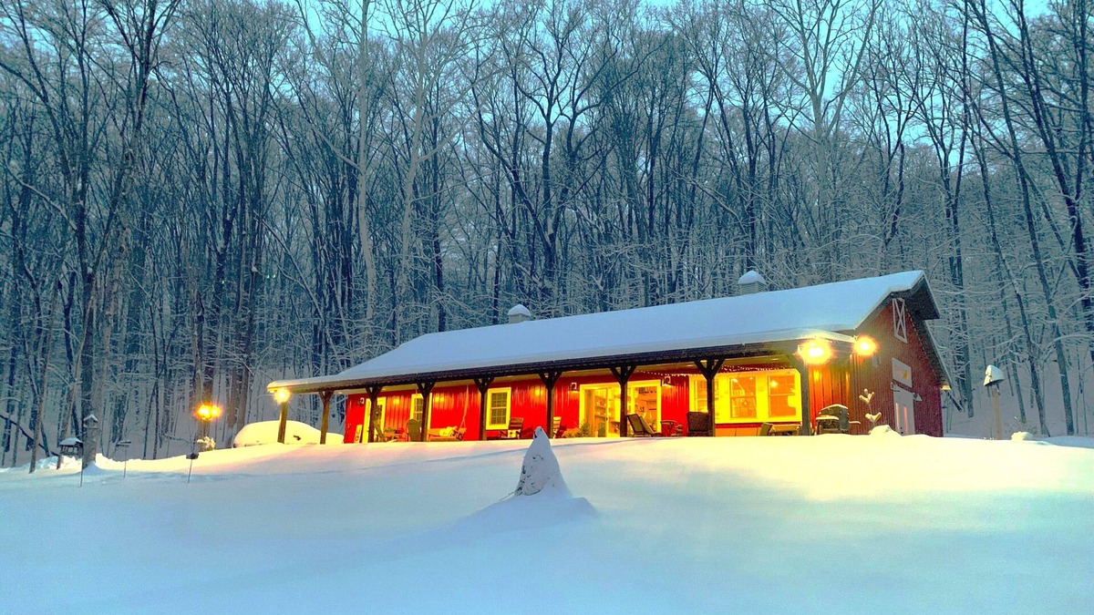 Marshall House | Harmony Hollow barndominium with hot tub near Sugar Creek n
