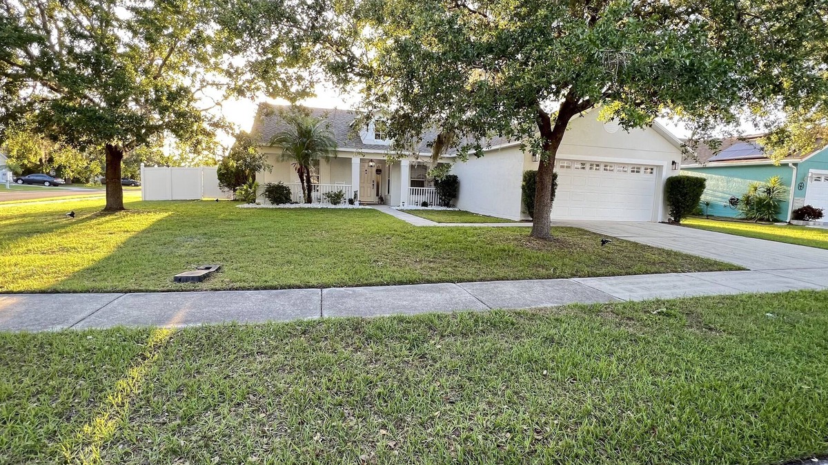 Crescent Lakes House | Harmony Place Gorgeous 3 Beds and 2 Baths Home with Pool.