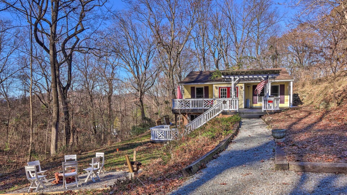 Millville House | Harpers Ferry Home: Walk to Shenandoah River!