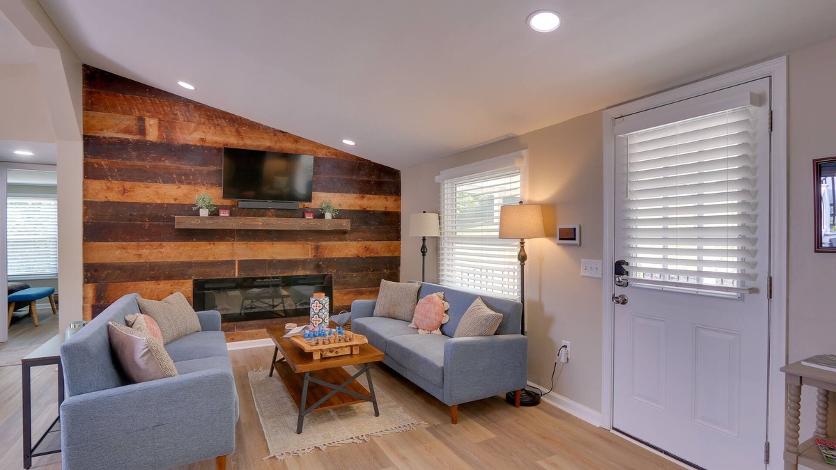 Millville House | Harpers Ferry Home w/Private Pool & Hot Tub!