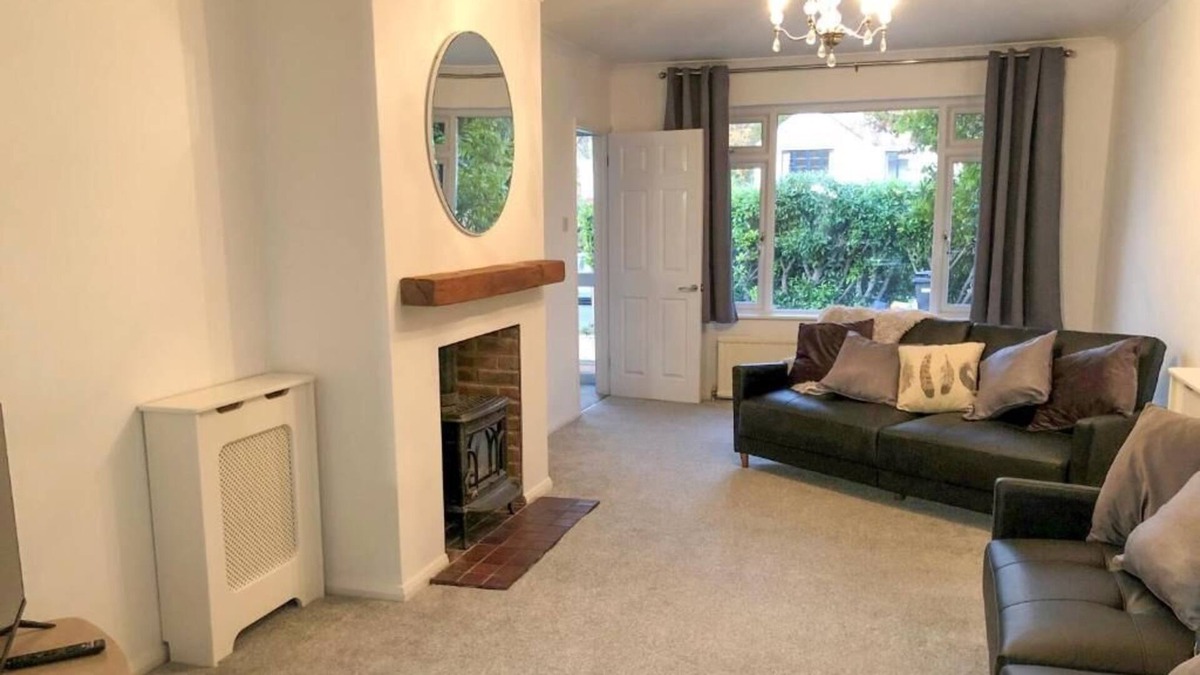 Runnymede House | Harpsford Hideaway up to 12, low cost pet friendly