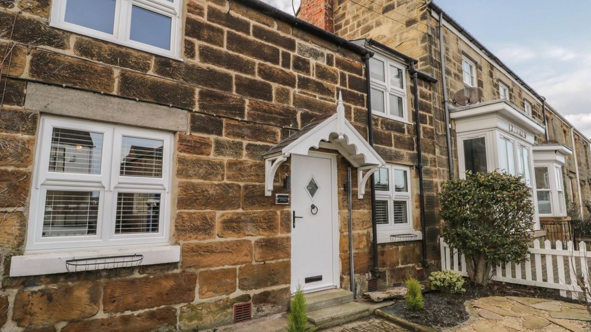 Marske-by-the-Sea Cottage | HARRINGTON COTTAGE, pet friendly, with a garden in Marske-By-The-Sea