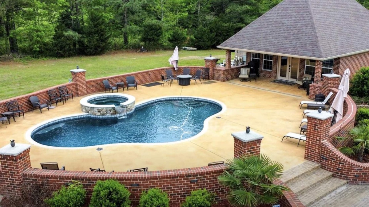 Tougaloo House | Harris Estates is a secluded, peaceful property in Clinton School District.