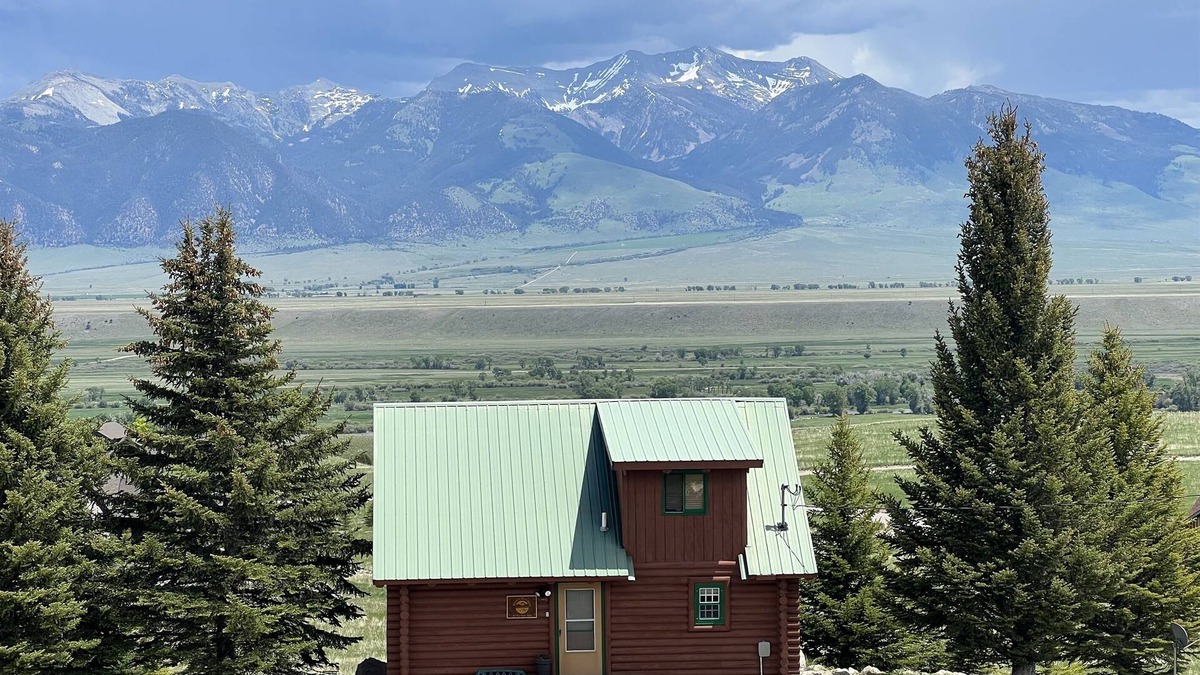 Shining Mountains Cabin | Harris Hideaway in the Gravelly Foothills