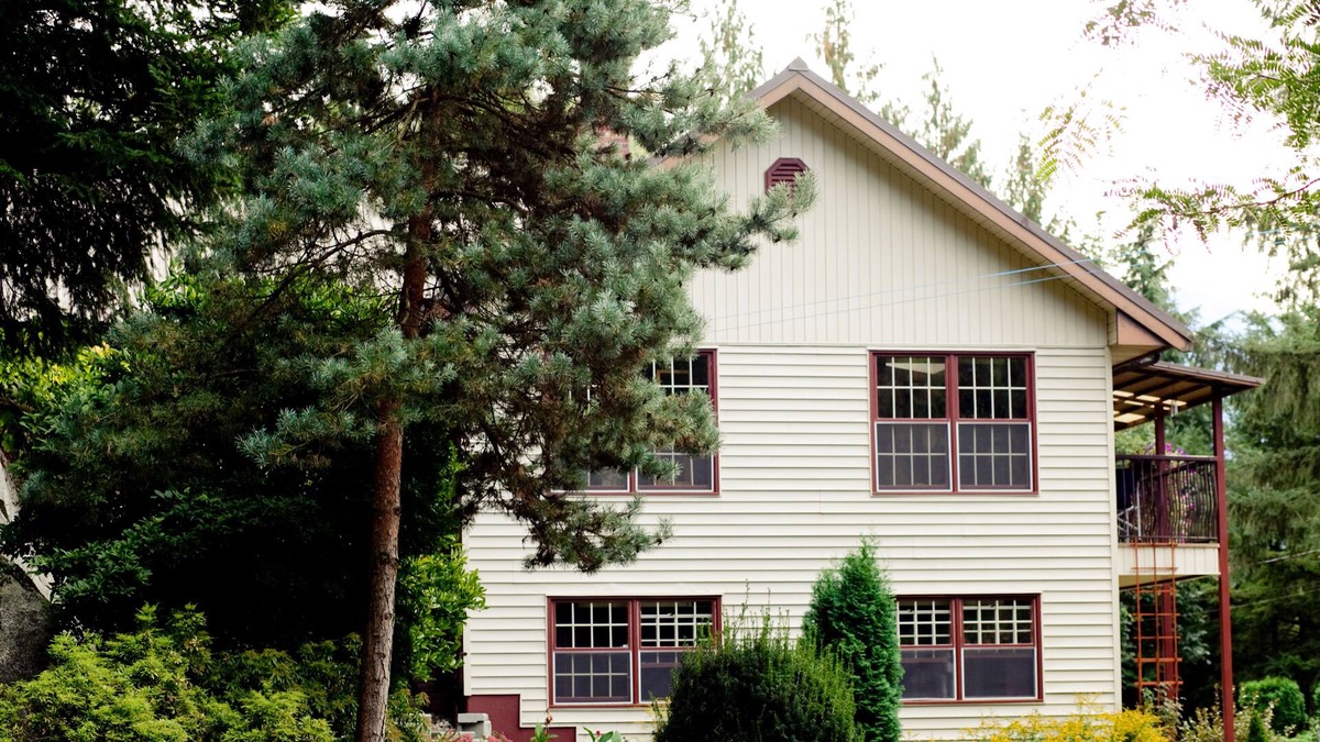 Kent House | Harrison Hot Springs: Vacation Rentals in South Garden