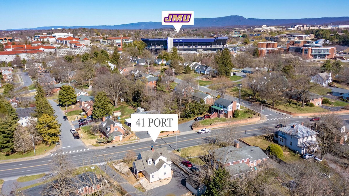 Harrisonburg House | Harrisonburg Home. Sleeps 6 + full kitchen + rec & yoga rooms! Walk to JMU.