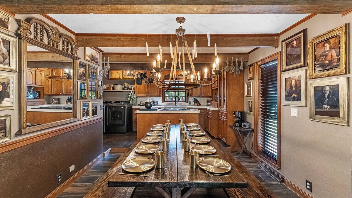 Onalaska Cottage | HARRY POTTER THEMED COTTAGE