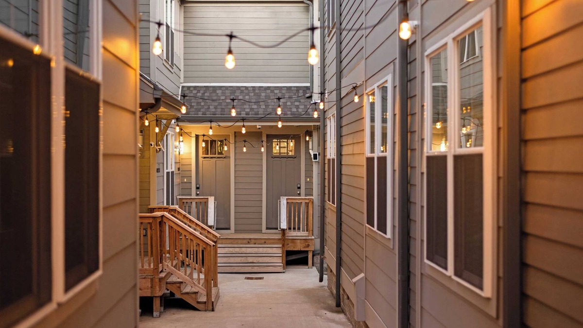 Chestnut Hill Cottage | Hart Suite 8 by Avantstay Gorgeous Town House w/Modern Amenities in Nashville!