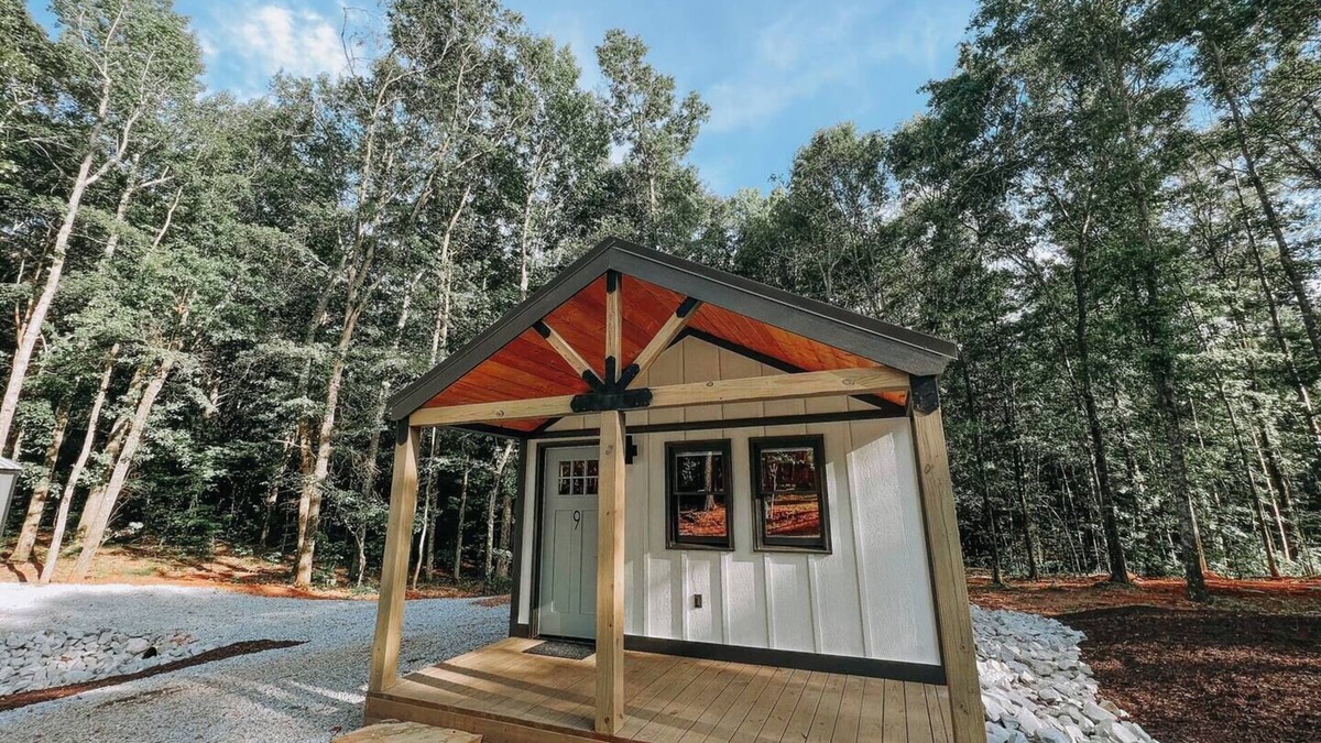 Hartwell RV Rental | Hartwell Cabins and RVs is located in the serenity of the woodlands