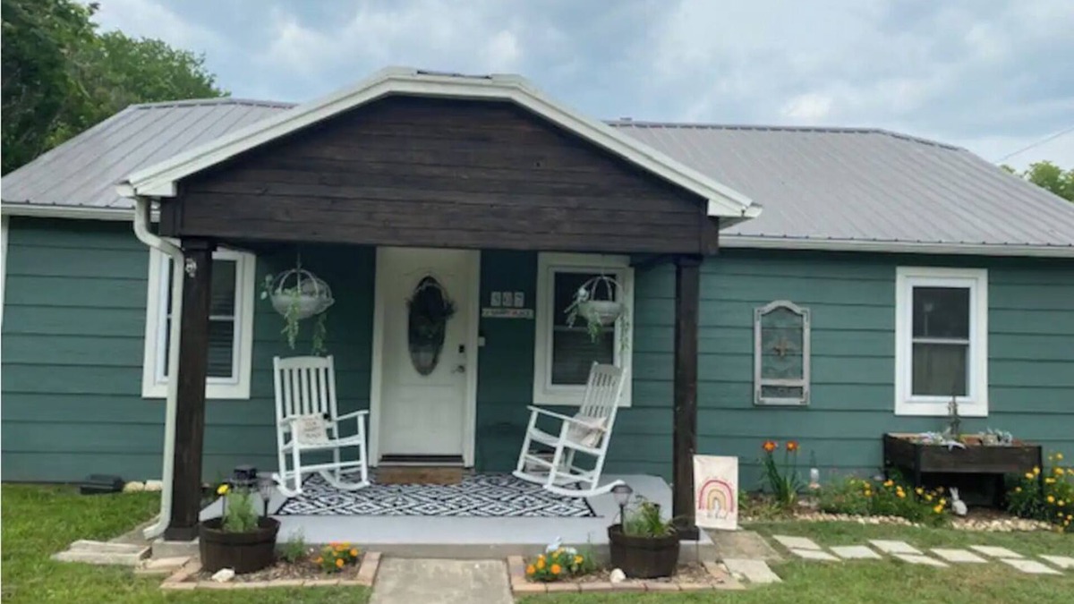 Saint Jo Other | Harvest House - Vineyard Charm w/New Hot Tub in Saint Jo