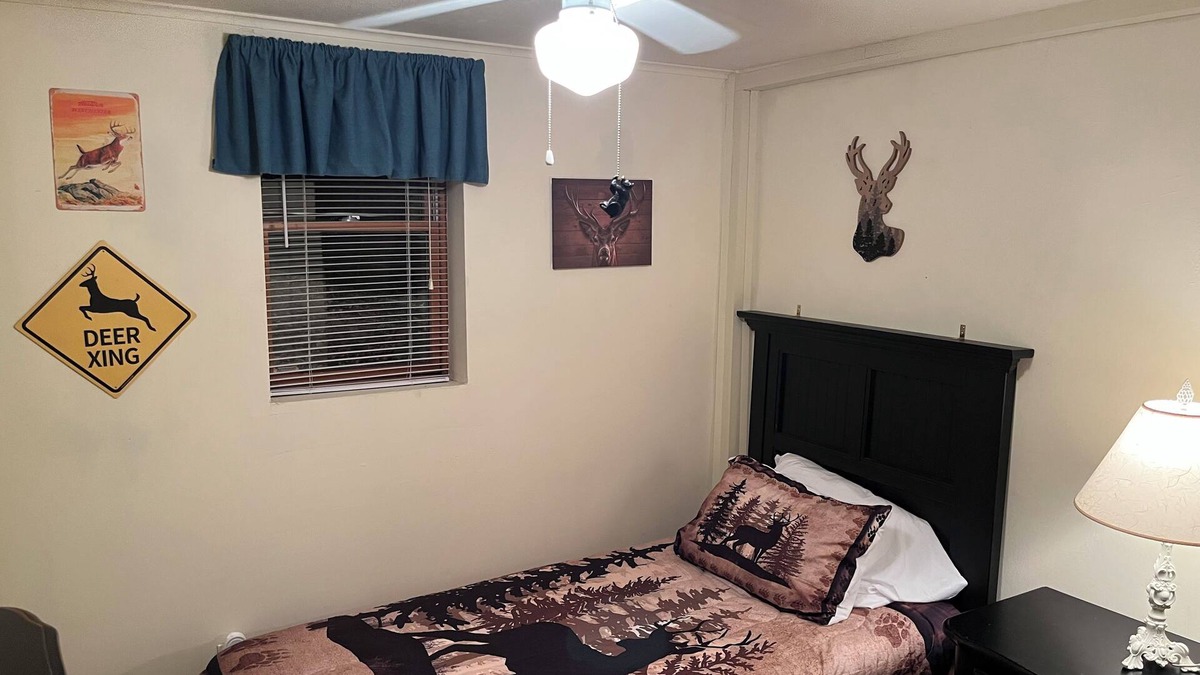 Lake Ariel Cabin | Harvest Moon Lodge- 3 Bedroom 1 Bathroom Cabin in The Hideout, Lake Ariel, PA