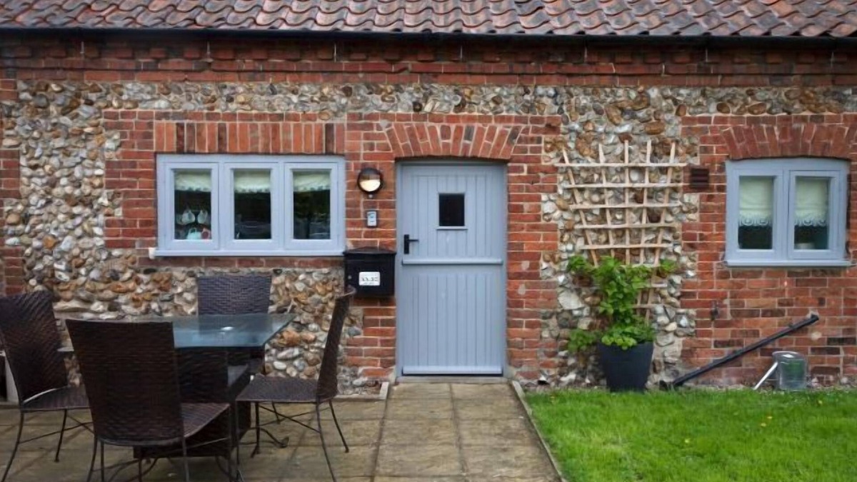 Barney Cottage | Harvey Cottage - a self catering cottage that sleeps 4 guests in 2 bedrooms